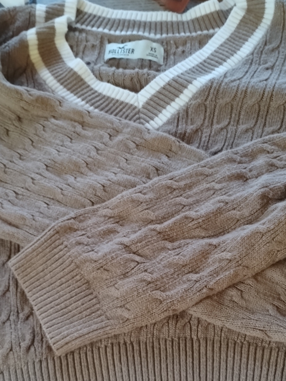 Hollister Cable Knit V-Neck Sweater in Taupe with Cream Trim